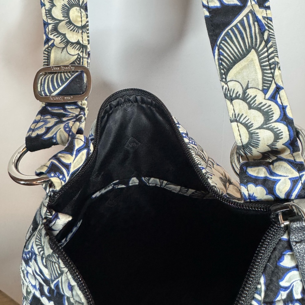 Vera Bradley Retired Snow Lotus Pattern Winter 2017‎ Shoulder Bag - Picture 5 of 5